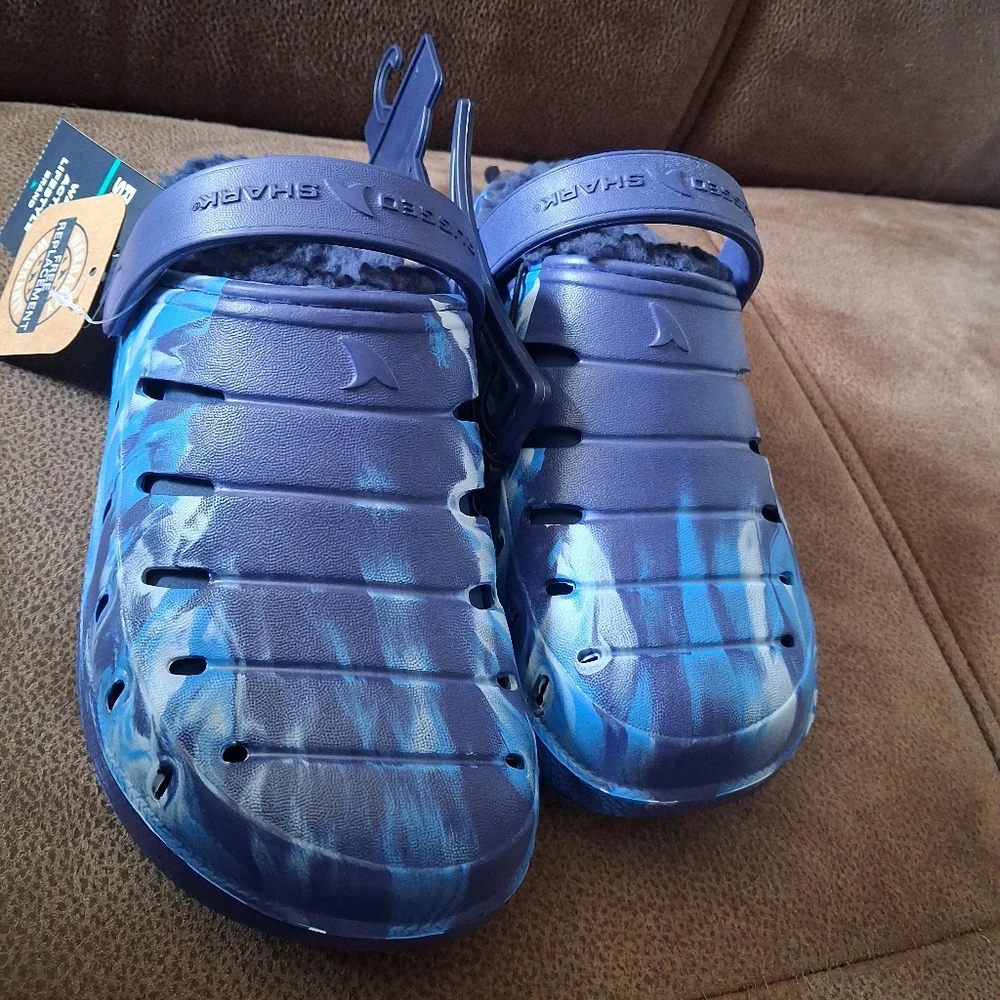 Rugged Shark Kids' Blue Tie-Dye Clogs with Fleece Lining Size 1
